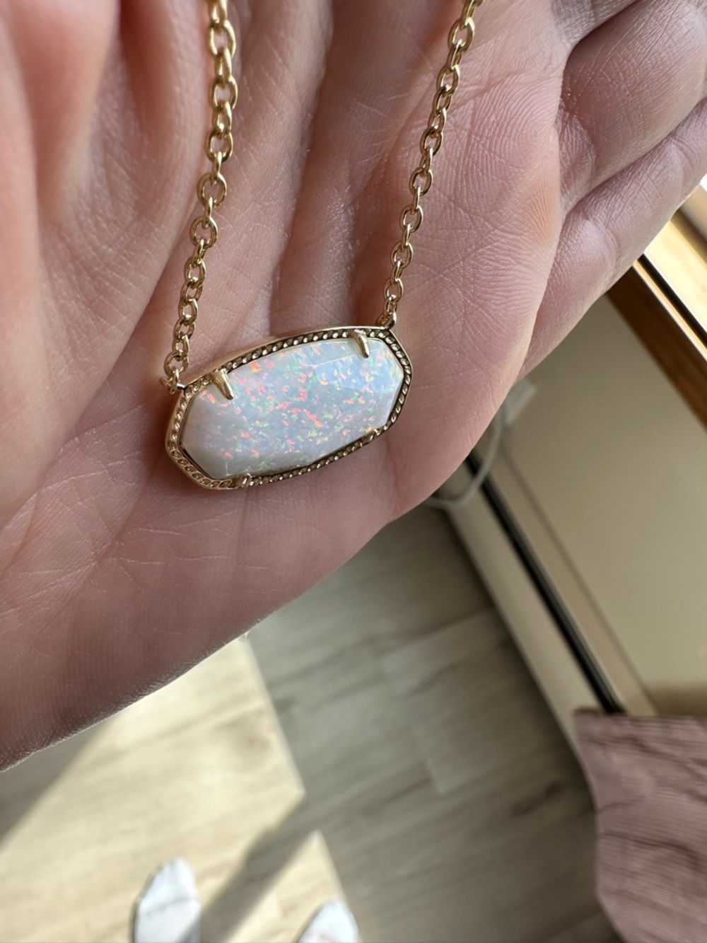 Kendra Scott Elisa Statement Gold White Opal Pendant Necklace- NWOT - Picture 4 of 4